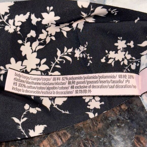 NWT (XXL) Victoria’s Secret Seamless Thong Panty - Black Floral Print - Picture 5 of 10
